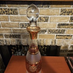 Vintage Frosted Cut Glass Traube Cranberry Red & Gold Decsnter 16″ Tall Pretty!