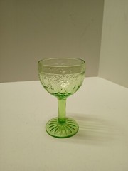 RARE CAMEO GLASS, GREEN 4″ TALL 3-OUNCE WINE GOBLET!