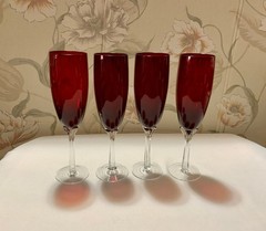 Set of Four (4) Red 9″ Champagne Wine Flutes with Clear Affixed Tulip Stems