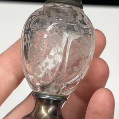 Cambridge Chantilly Crystal 4 1/4″ Shaker w/ Sterling Silver Foot & Fancy Top