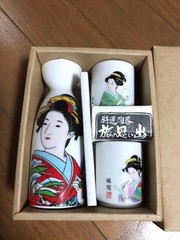 Japanese Sake Set Tokkuri & Ochoko Geisha Kimono Design w/Box Vintage Japan