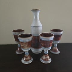 VTG Marked Studio Art Pottery Stoneware Speckled Glaze Carafe & 4 Goblet Glasses