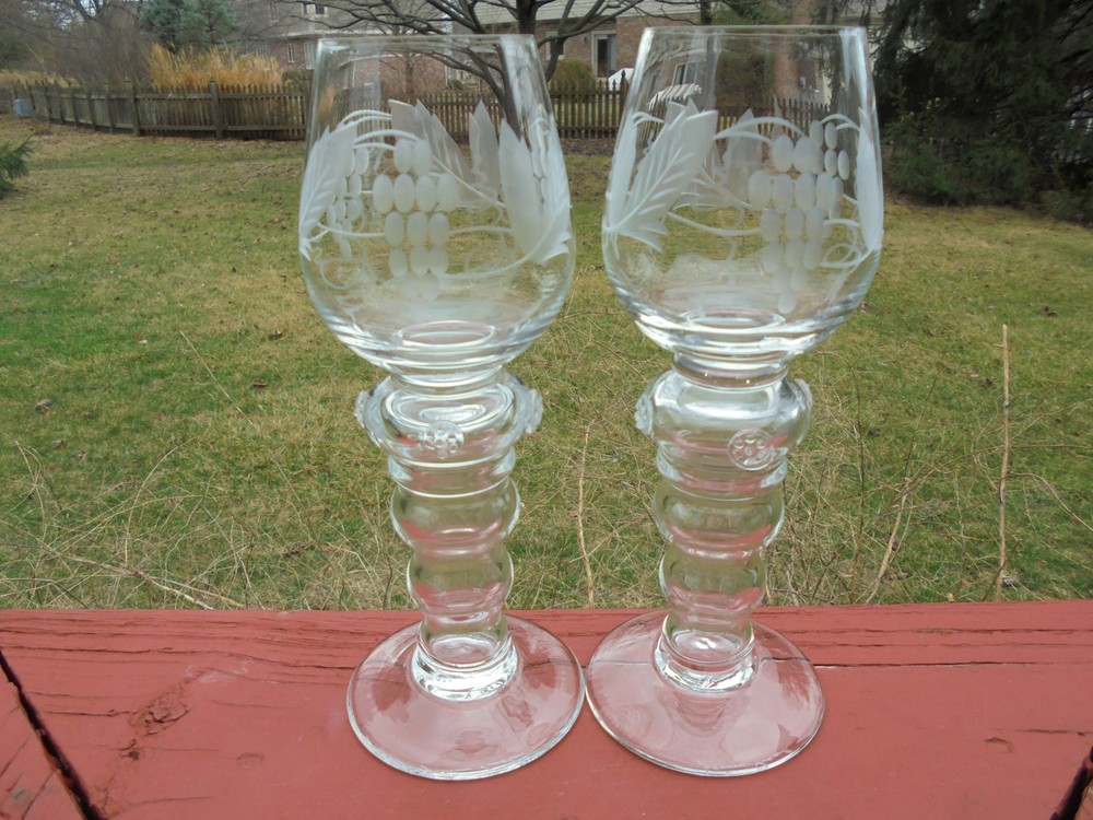 Pair Hand Blown Artist Signed Grape Etched Glass Roemer Goblets 7 3/4″ Excellent