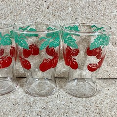 Vtg 1950’s Glass Tomato Juice Pitcher and Four Juice Glasses Swanky Swig Style