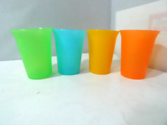 4 Pastel Tupperware plastic tumblers 3 3/4″