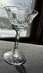 Unknown Maker UNK9972 Panel Optic Gray Cut Floral Leaves Liquor Cocktail VGUC