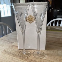 Vintage 1999 Shannon Crystal Pair Champagne Flutes Etched Dove Birds Heart Box