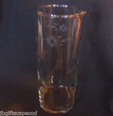 TALL VINTAGE DECANTER/PITCHER/CARAFE W/POUR SPOUT – LOVELY FLORAL DESIGN – LQQK!