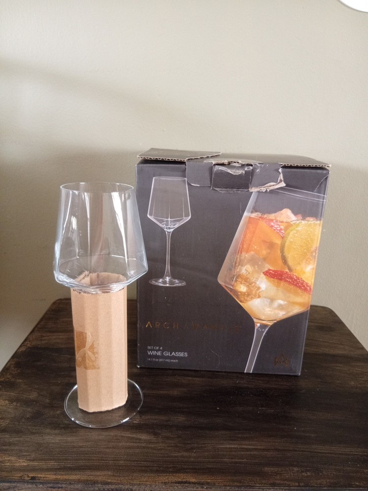 Set Of 4 Square 14.1 Fl Oz 417 ML Arch Mantle Wine Glasses Open Box But New