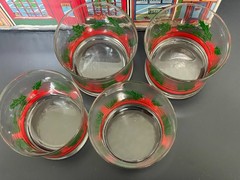 1989 Christmas Poinsettia Set of 4 Santa’s Attic Glass Cups w/ Orginal Gift Box