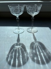 Set Of 2 Vintage Champagne Coupe Glasses Etched Leaf Berry 5.25″ Tall Glassware
