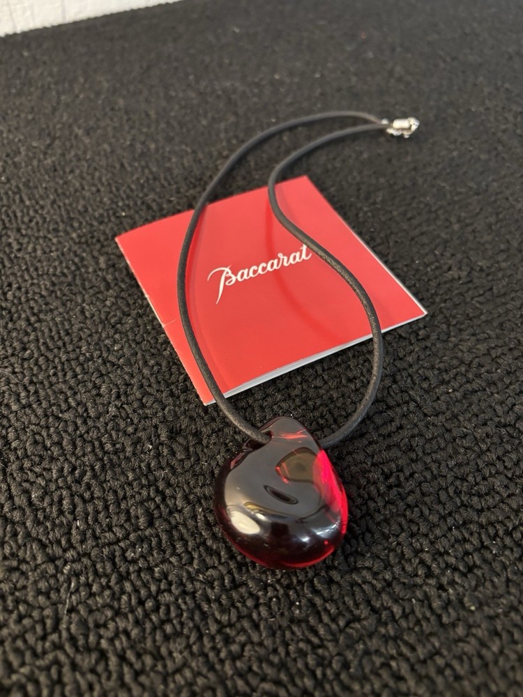 Red Pebble Necklace In Baccarat Crystal Mod1