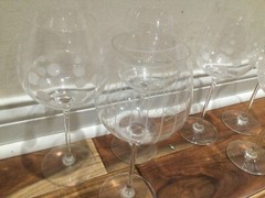 TWO Mikasa Cheers Collection 21oz White Wine Chardonnay Glass lines, dot vertica