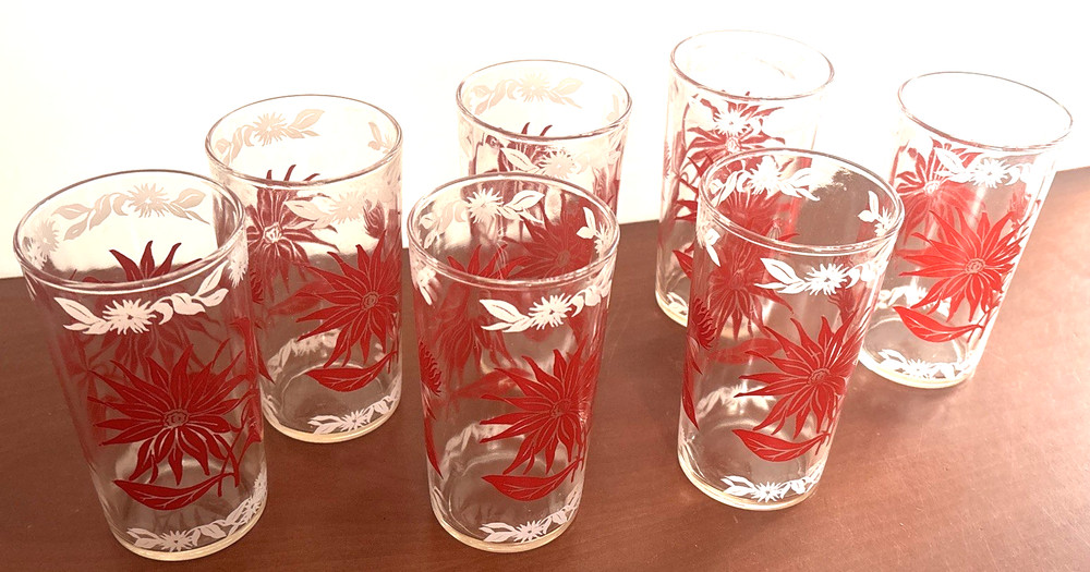 7 Vtg Red White Flowers Glass Tumblers 4.75″ Daisy Aster Poinsettia Swanky Swig