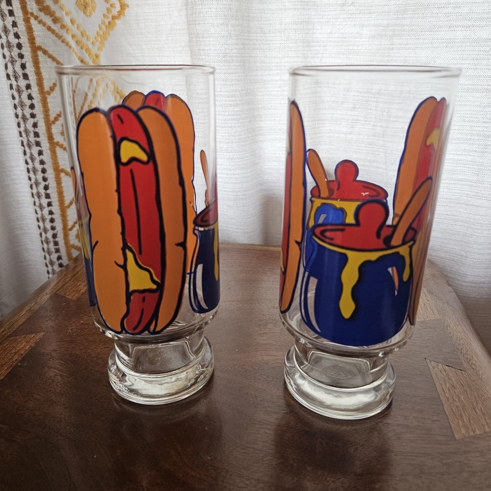 Vintage/Mid Century Pop Art Glasses Set Of 2
