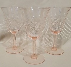 (3) ANTIQUE PINK DEPRESSION WATER/WINE GOBLETS SWUNG OPTIC DESIGN 7″