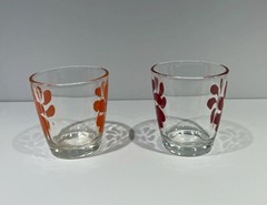 Set Of 2 Hazel Atlas DAISY Sour Cream Glasses Orange Red Flower Power MCM