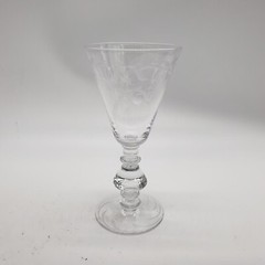 Glastonbury Lotus «Bird Of Paradise» Clear Glass Wine Goblet 5-3/4″ H Barware