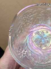 Pretty White US Glass Carnival Glass Palm Beach Berry Bowl Gooseberry Interior