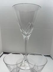 Hand Cut Crystal V Shaped Wine Glass 7 3/4″ Tall Made In Hungary Set of 4