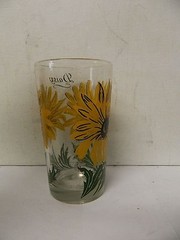 Boscul Peanut Butter Glass Daisy Flower 5″