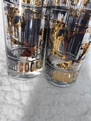 (2) Vintage Souvenir Tumbler Gold & Black Dressing Glass Stove Pipe Wells 5.5″