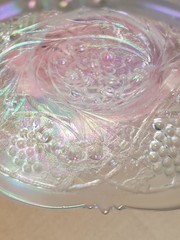 Pretty White US Glass Carnival Glass Palm Beach Berry Bowl Gooseberry Interior