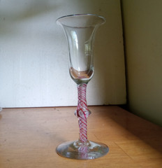 1770s COLONIAL ERA PONTILED FREE BLOWN WINE GLASS RED & WHITE AIR TWIST STEM