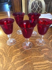 5 VINTAGE RUBY GLASS ARTLAND BLOWN STEMED GLASSES 7.75 » t x 4.5 w