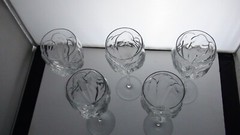 Tulip Shaped Stemware wine glasses 5 large and 4 small,