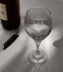 Libbey Perception Wine Glass 7 1/8″ Clear Glass Stemmed Goblet Cursive L Mark 9o