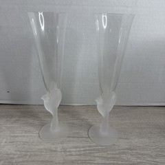 2 Sasaki Crystal Glass WINGS Champagne Flutes Cocktail Frosted Bird Dove 9-1/4″