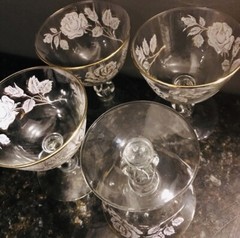 Vintage Vtg Libbey White and Gold Rose Stemmed Glasses lot of 4