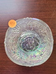Pretty White US Glass Carnival Glass Palm Beach Berry Bowl Gooseberry Interior