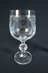 4 CASCADE Pattern Wine Glasses 5 7/8″ Etched Floral Wreathes By Import Assoc