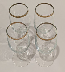 Set/4 Vintage Wine Glasses Gold Rim, Solid Clear Glass Stemware, 7 oz 6″ Tall