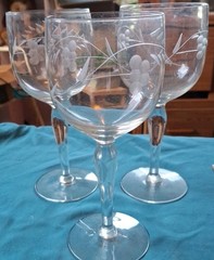 Set 3 Wine 7.5 Inch Tall Glasses Etched Leaves And Berries Clear Glass
