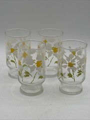 Set Of 4 Vintage White Daisy Flower Green Juice Glasses 5” Tall