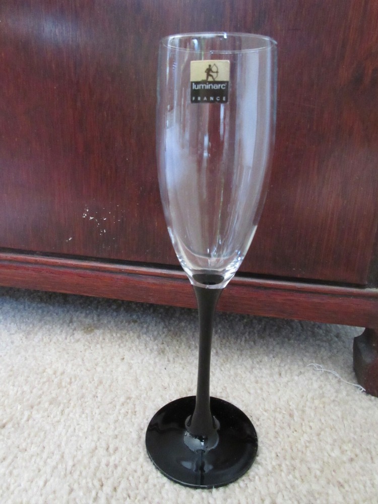 Luminarc Champagne Flute Wine Glass 8.75″ Tall 6-oz 1-piece 8-3/4″ Black