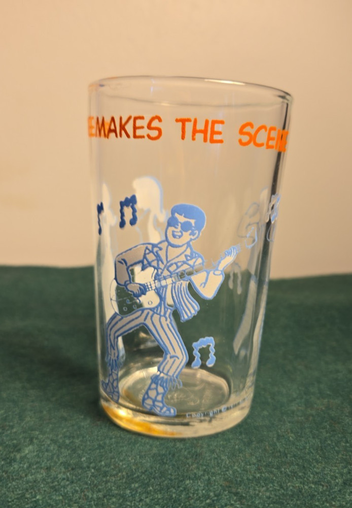 Vintage 1971 The Archies REGGIE MAKES THE SCENE Glass Tumbler Comic Graphics