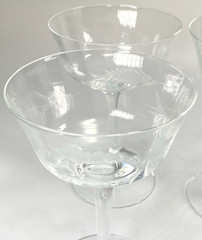 Pretty Crystal Etched Optical Wine Glasses 5 3/4″ with a 6oz Capacity