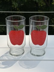 4 Vintage 1960s Red Textured Apple Glass 6” Tumblers + Aladdin Tea Jar Dispenser