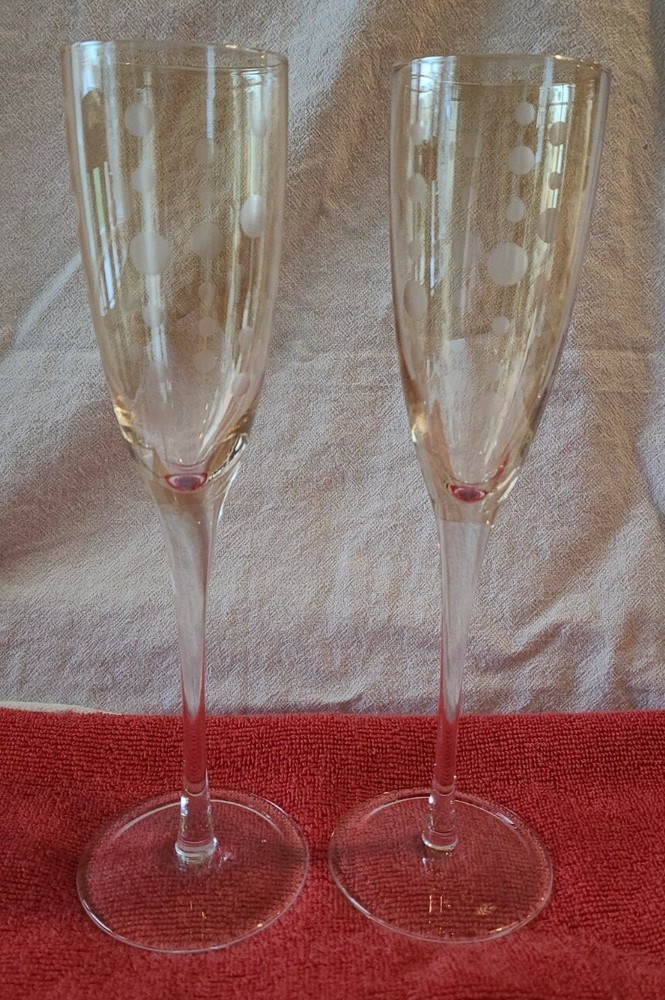 VINTAGE SET OF 2 ETCHED CHAMPAGNE GLASS WITH LONG STEM, UNMARKED