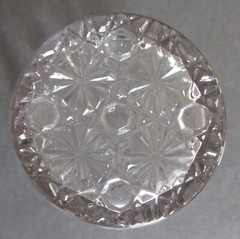 VINTAGE~CLEAR HONEYCOMB PATTERN GLASS TUMBLER w/DAISY & BUTTON BASE~3 5/8″
