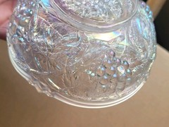Pretty White US Glass Carnival Glass Palm Beach Berry Bowl Gooseberry Interior
