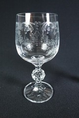 4 CASCADE Pattern Wine Glasses 5 7/8″ Etched Floral Wreathes By Import Assoc