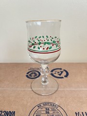 Arby’s Wine Glass Goblet Holly Berry 1985 Mistletoe Christmas Bow Stem VTG MCM