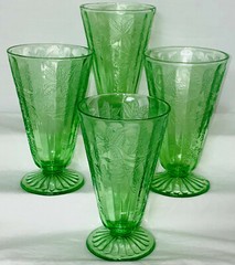 4 Jeannette FLORAL POINSETTIA GREEN *5 1/2″ – 9 OZ FOOTED LEMONADE TUMBLERS*
