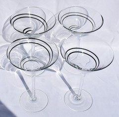 Luigi Bormioli – BLACK SWIRL – (4) MARTINI or COSMOPOLITAN Glasses – 9 oz