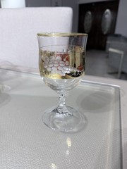 Decorative Clear Gold Glass Wine Glass with Grapevine Pattern and Glossy Finish